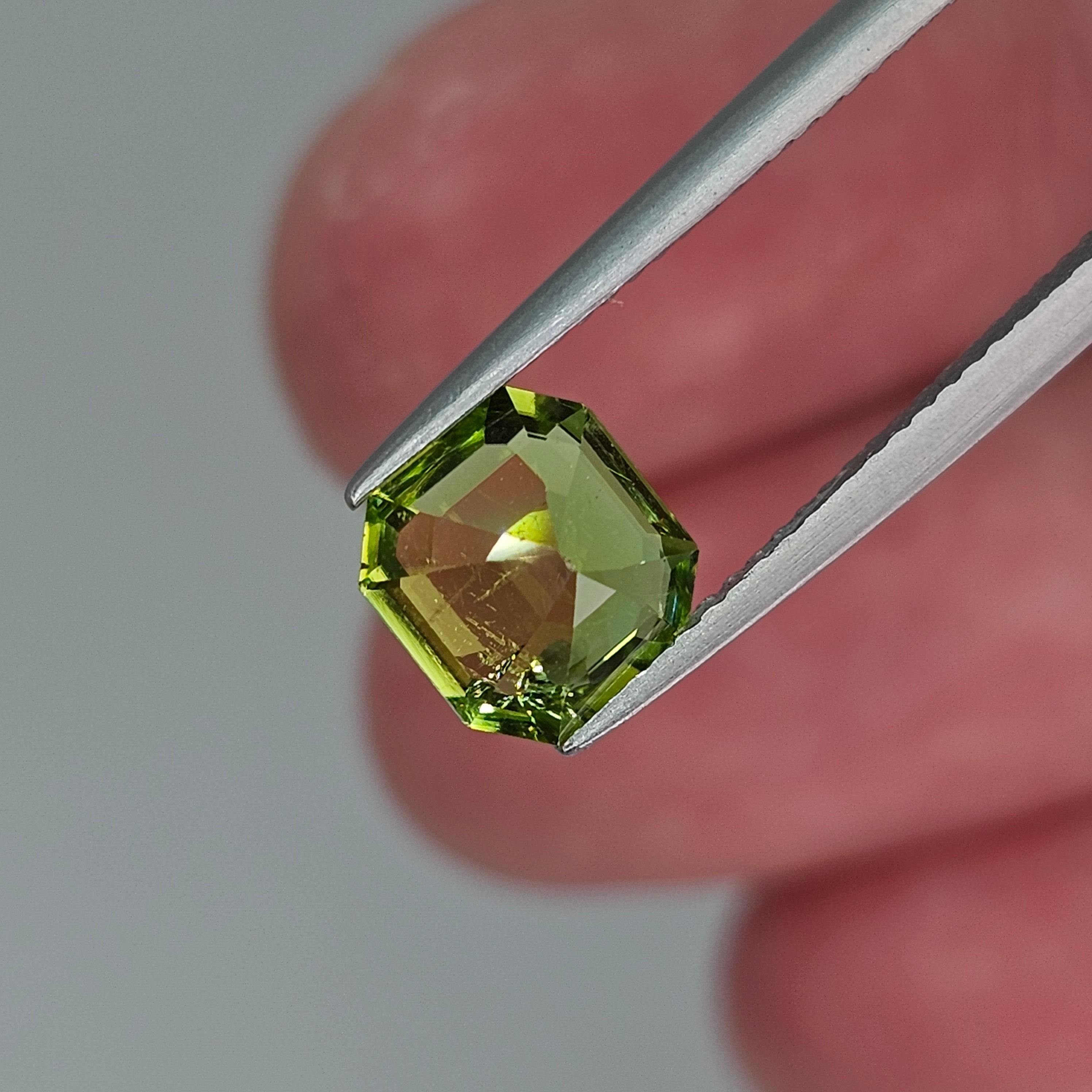 Natural Peridot, 2.10 carat