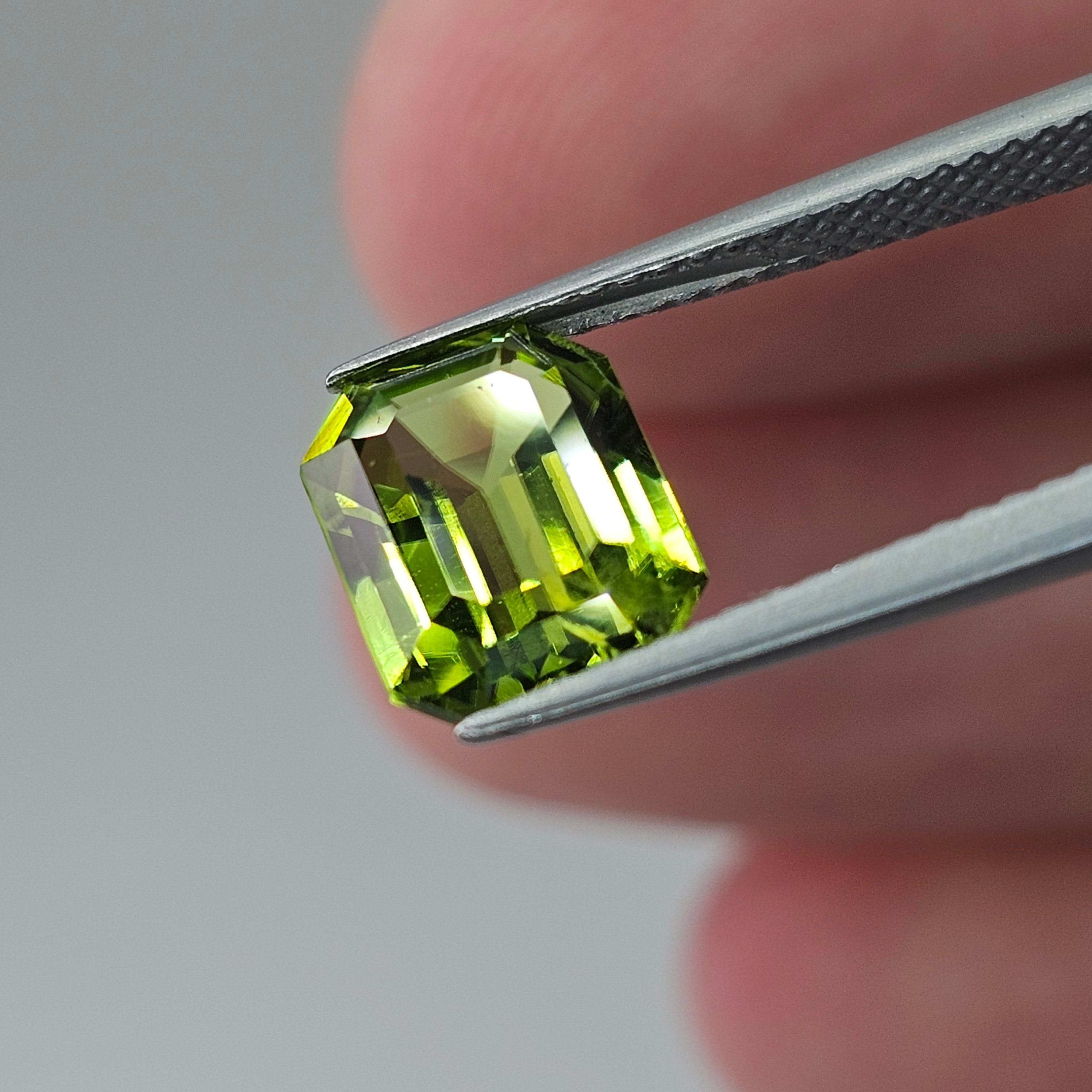 Natural Peridot, 3.06 carat