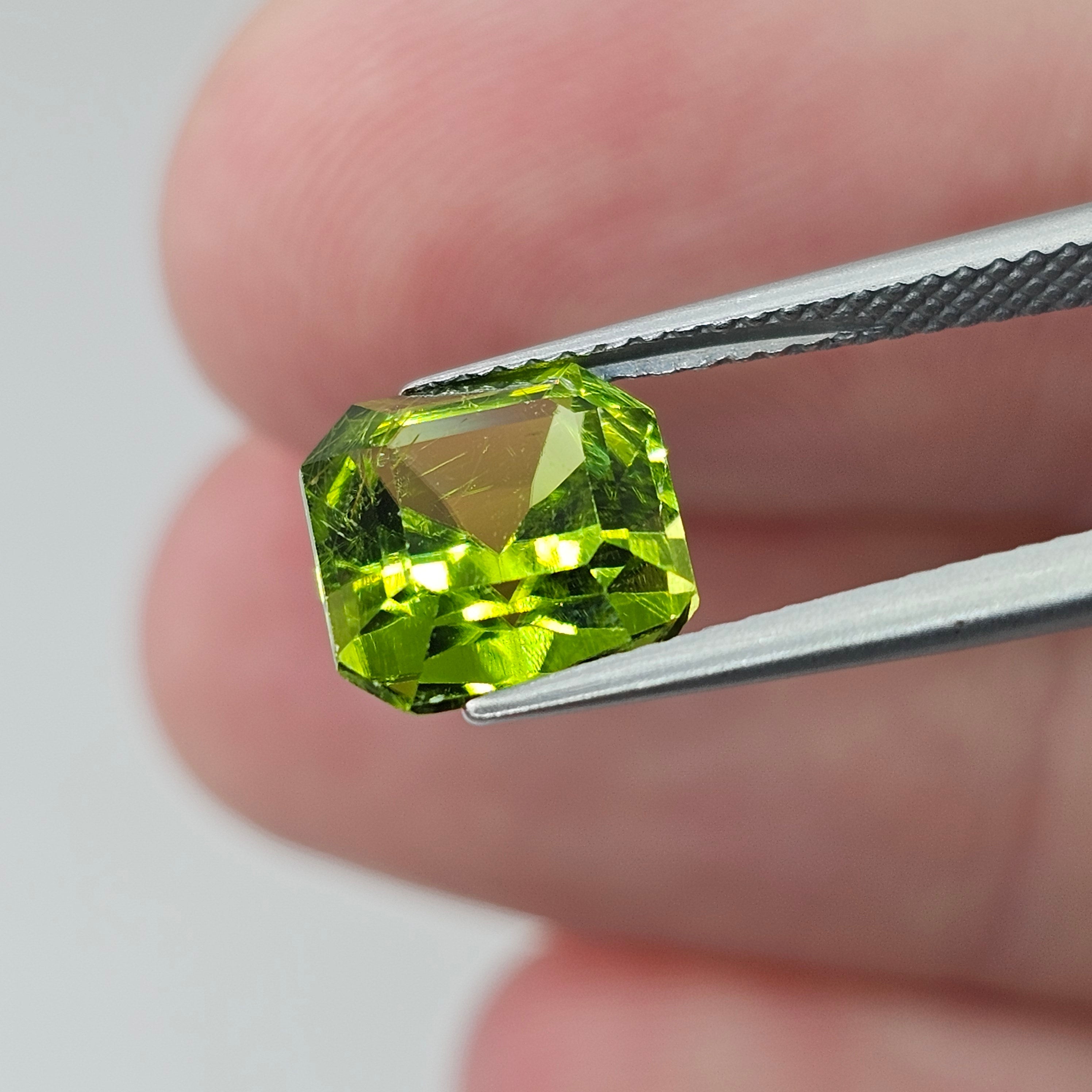 Natural Peridot, 3.67 carat