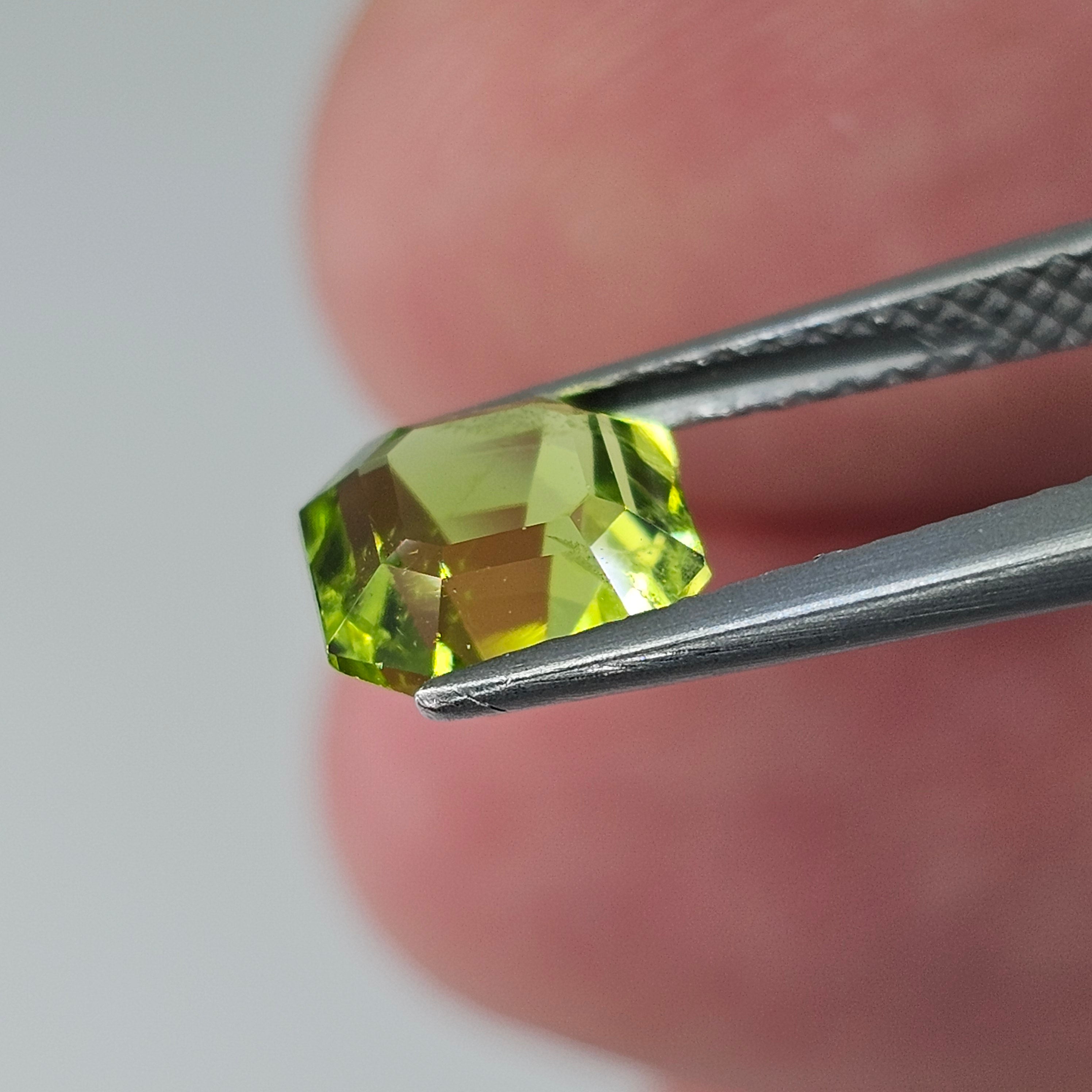 Natural Peridot, 1.90 carat