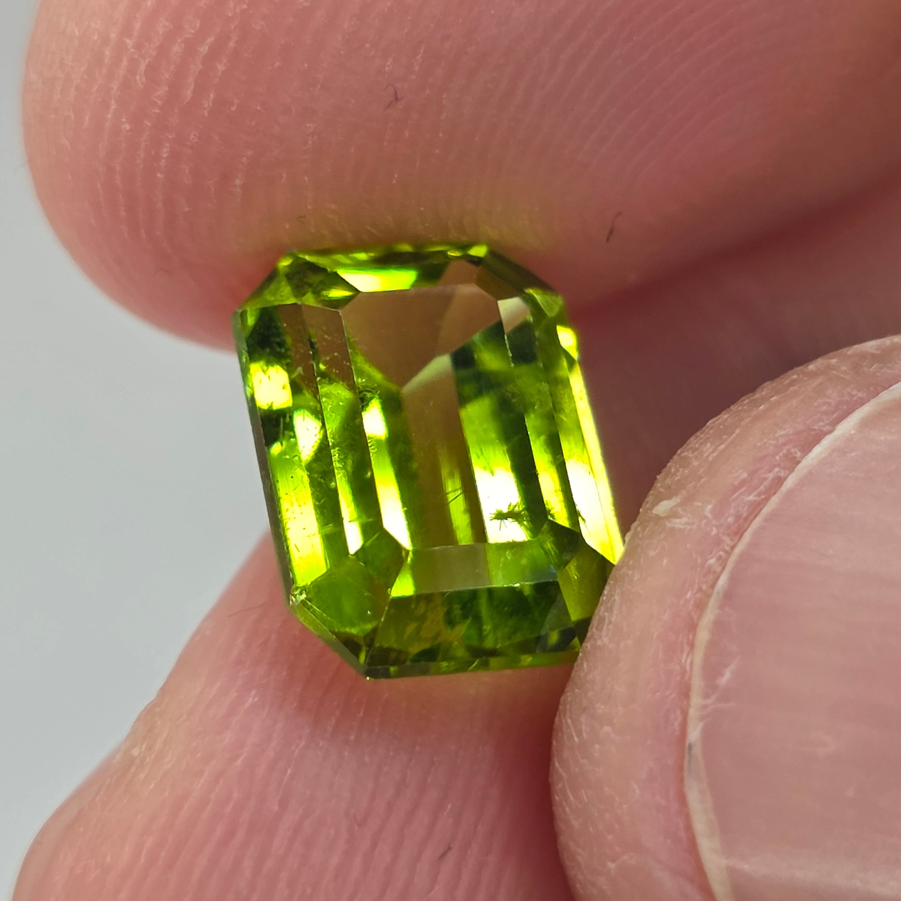 Natural Peridot, 4.57 carat