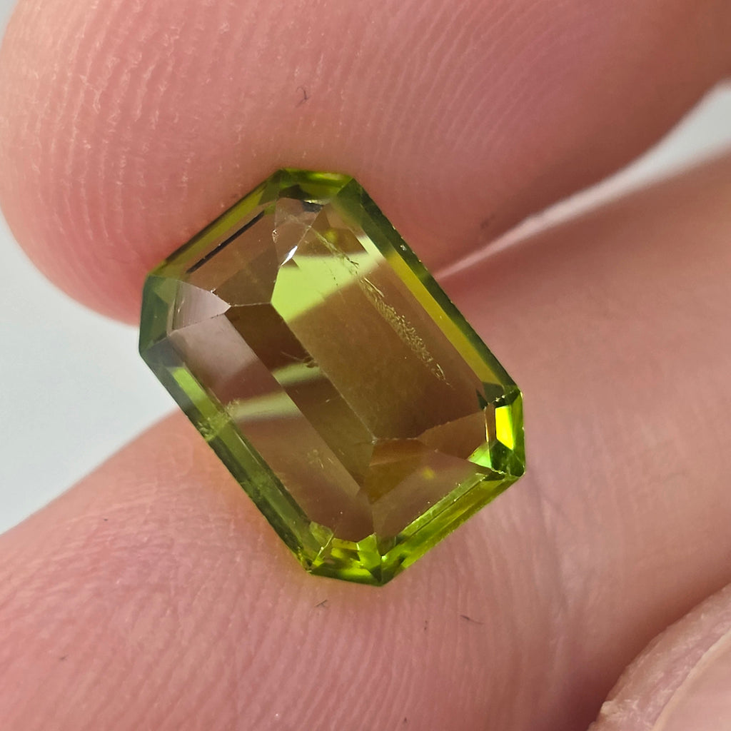 Natural Peridot, 4.57 carat