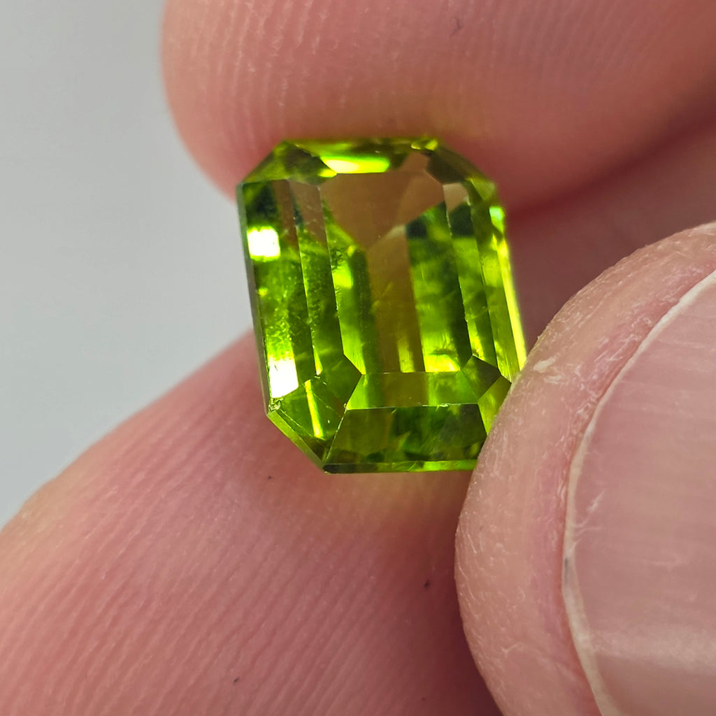 Natural Peridot, 4.57 carat