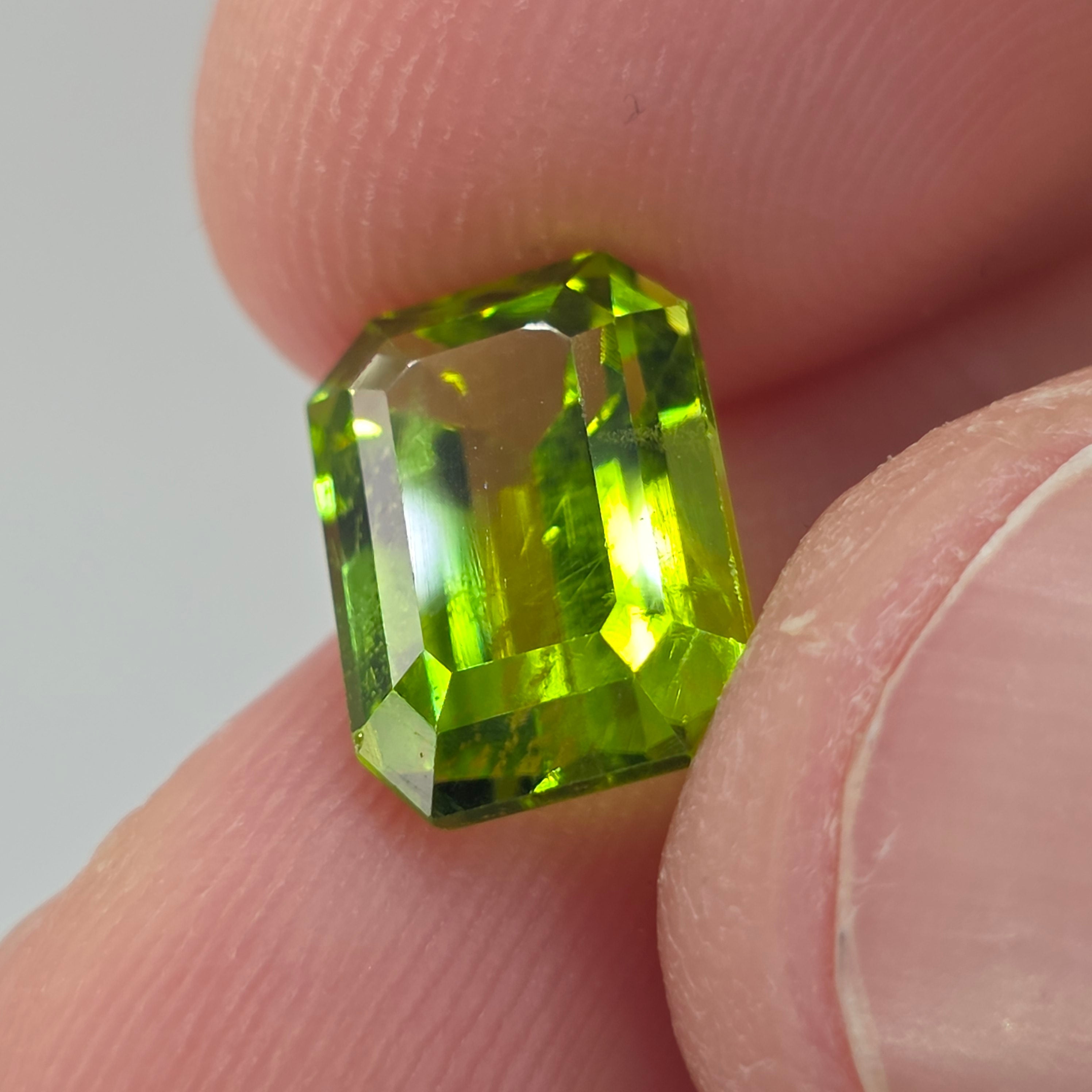 Natural Peridot, 4.57 carat