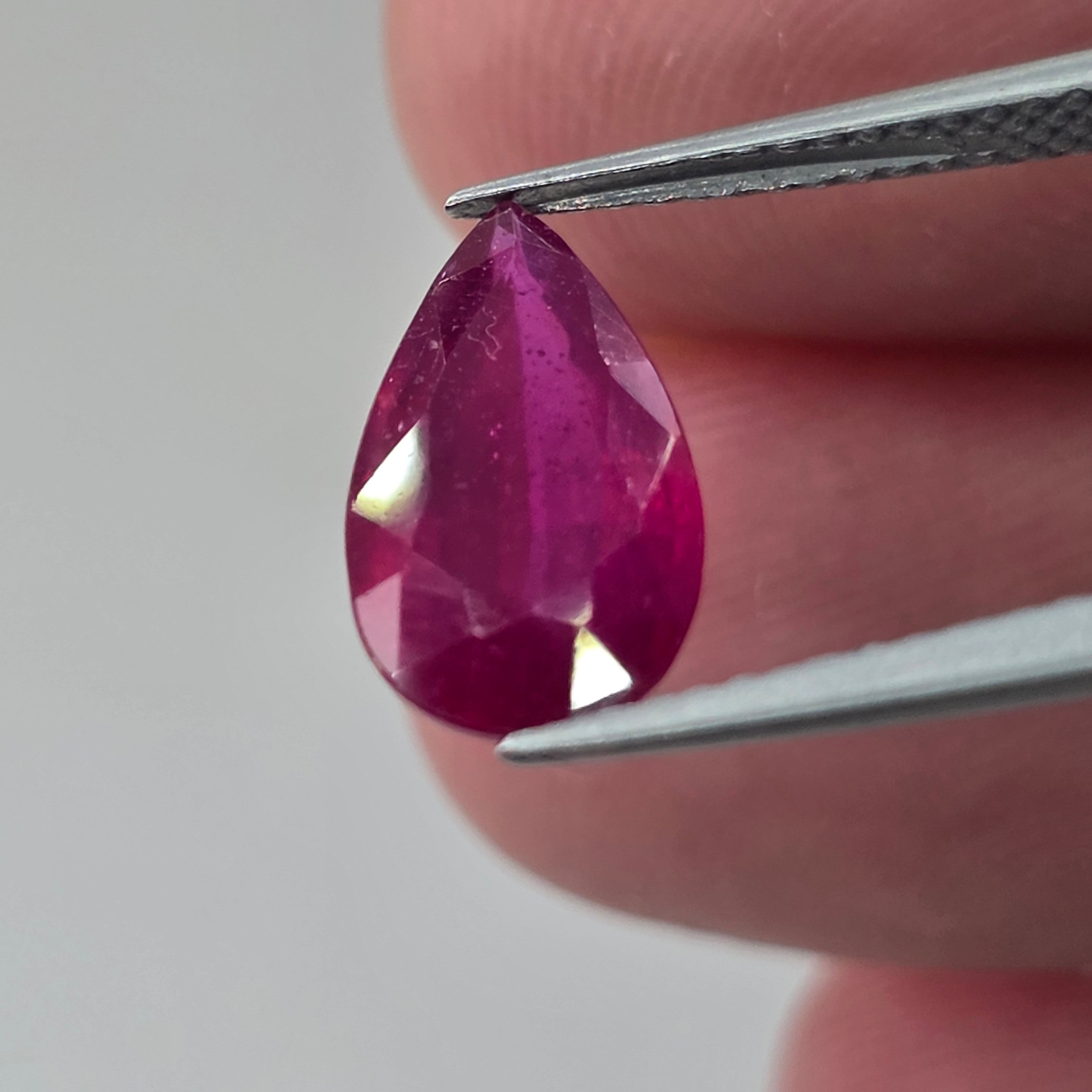 Natural Ruby, 2.98 carat