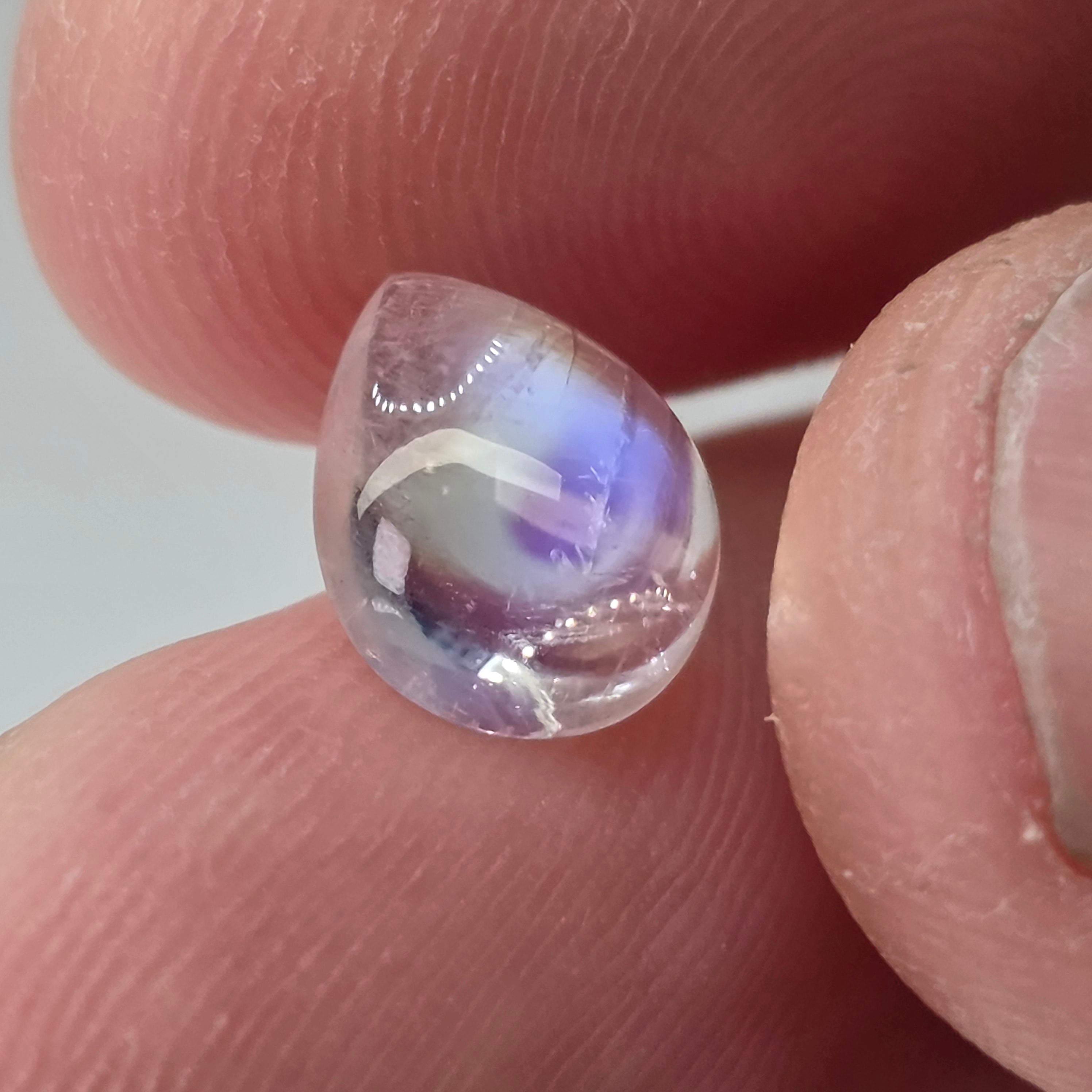 Natural Moonstone, 2.00 carat