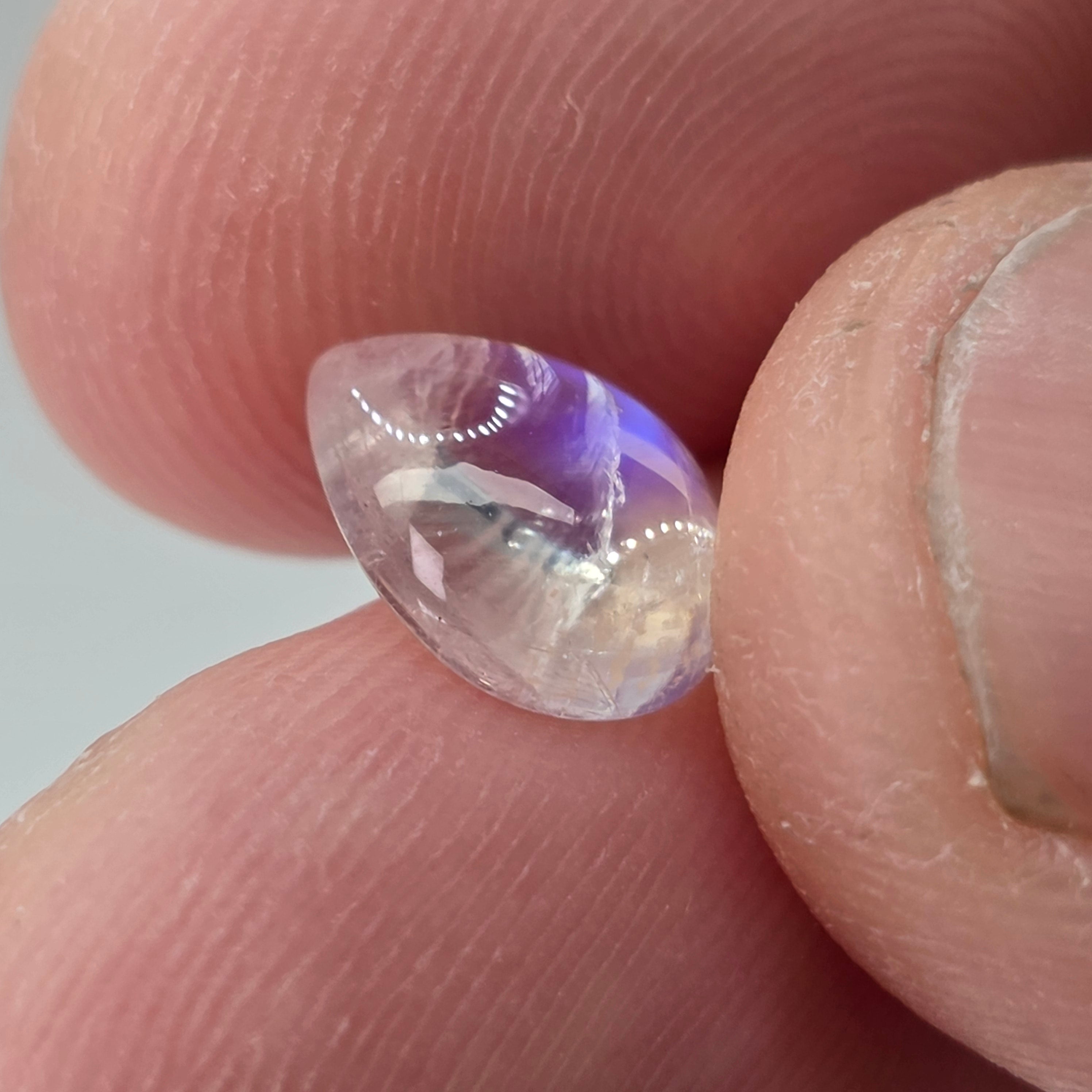 Natural Moonstone, 2.00 carat