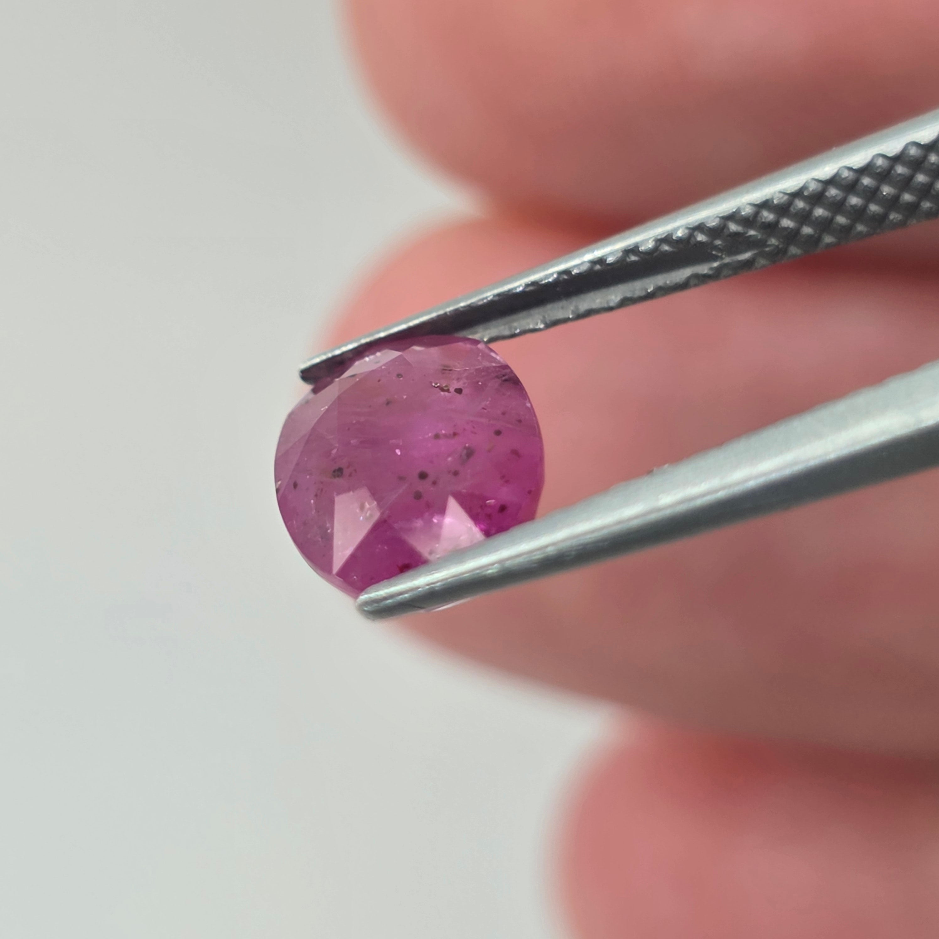 Natural Sapphire, 2.42 carat