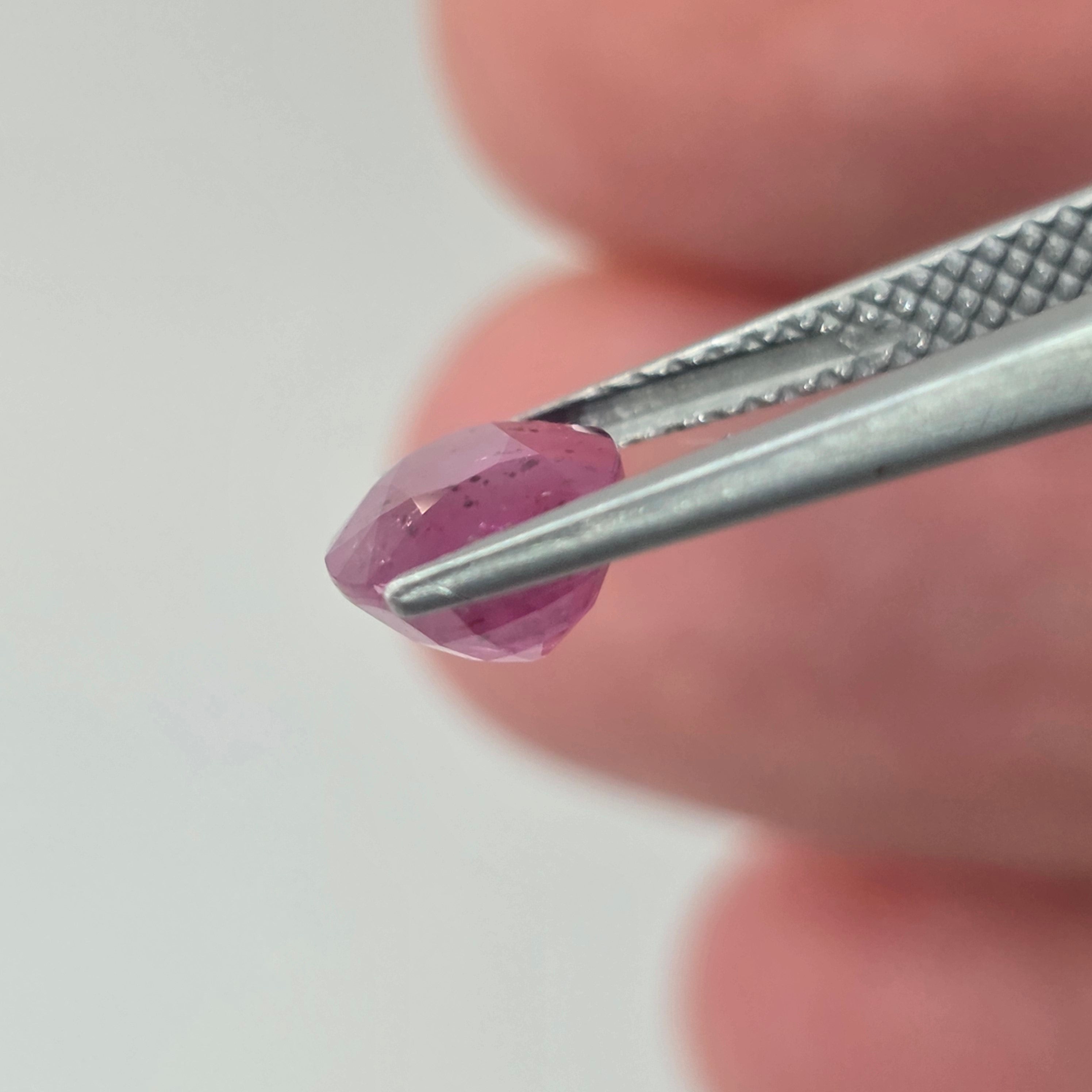 Natural Sapphire, 2.42 carat