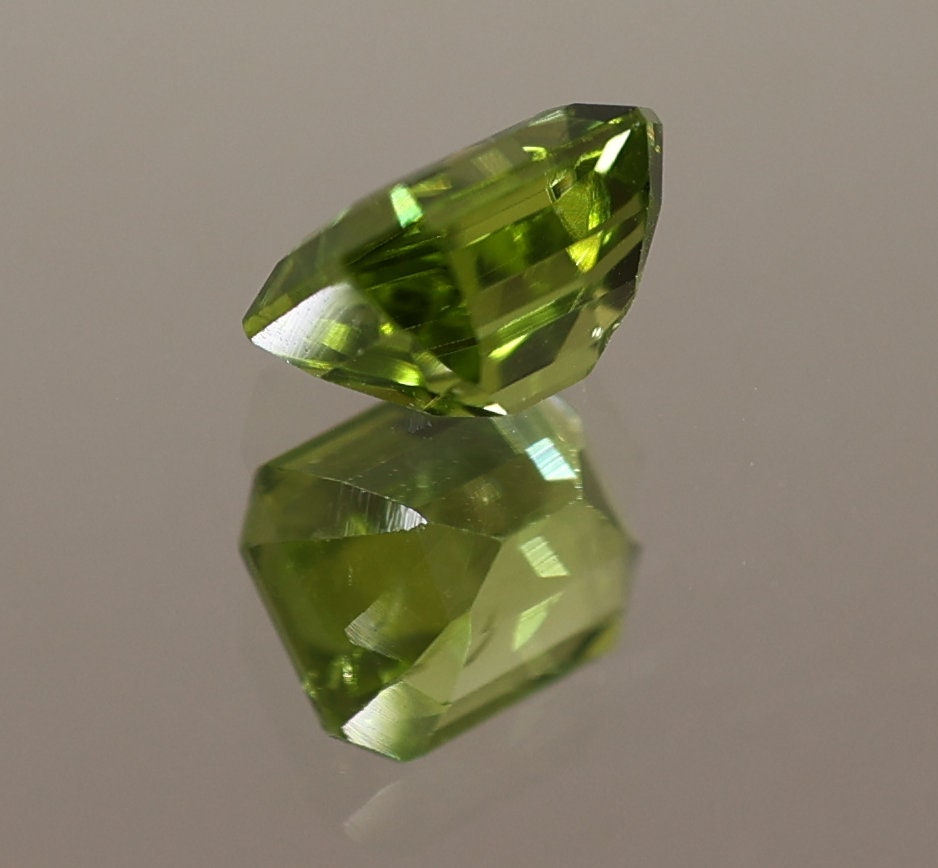 Natural Peridot, 2.85 carat