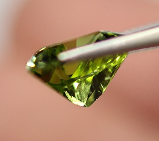 Natural Peridot, 3.00 carat