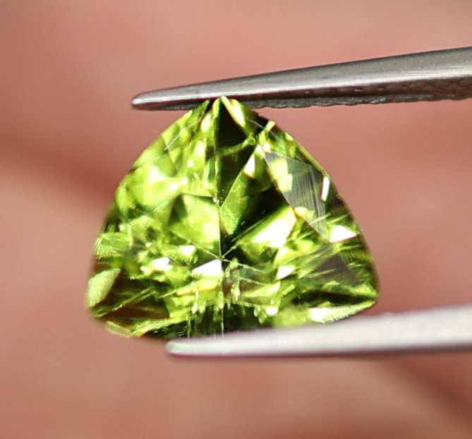 Natural Peridot, 3.00 carat