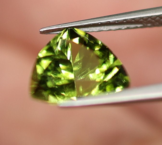 Natural Peridot, 3.00 carat