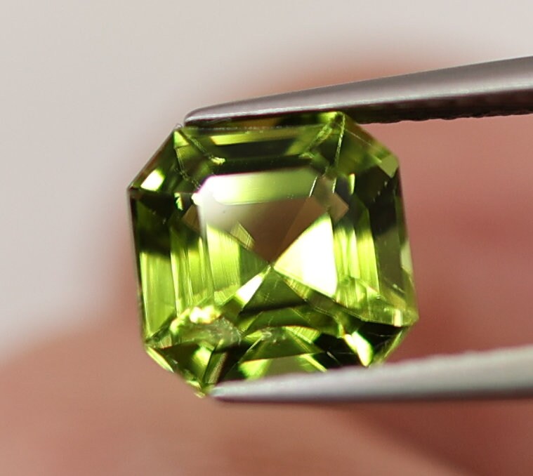 Natural Peridot, 2.95 carat