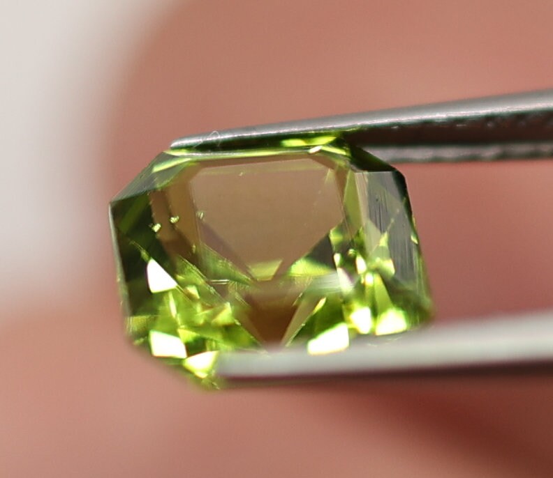 Natural Peridot, 2.95 carat