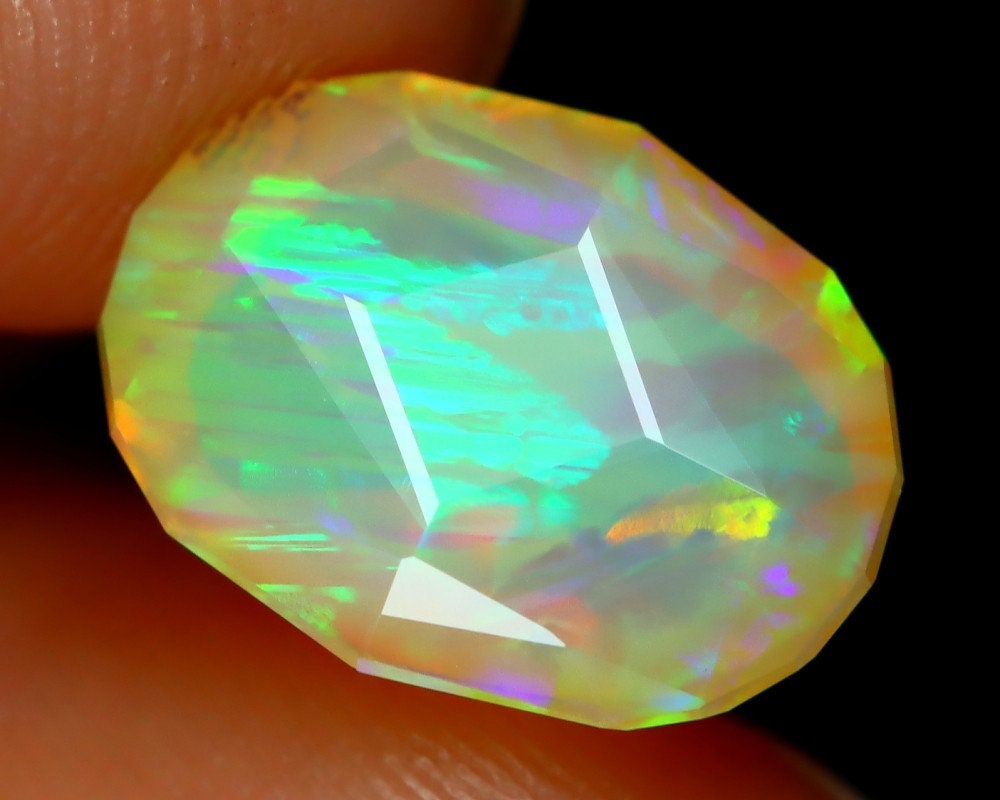 Natural Opal, 1.96 carat